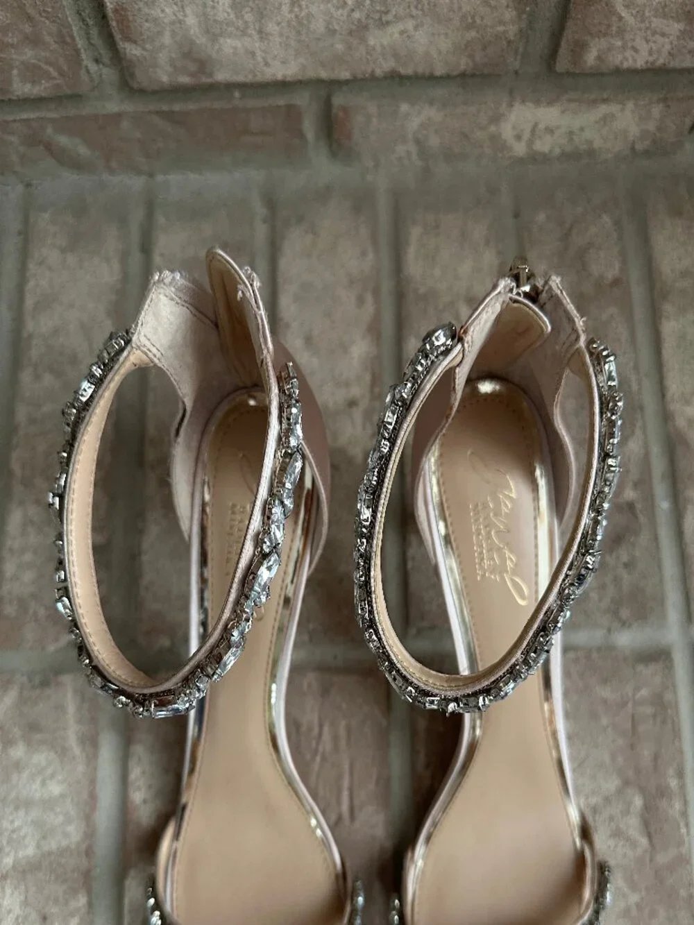 Badgley Mischka Champayne 3" heel with Silver Jewels size 7 - Picture 2 of 7